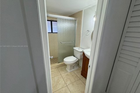 Condominio en venta en Hialeah, Florida, 2 dormitorios, 82.22 m2 № 1441728 - foto 14