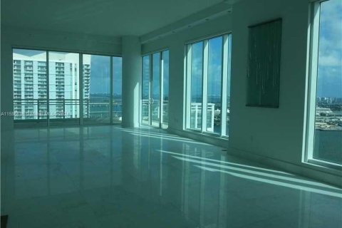 Condominio en venta en Miami, Florida, 4 dormitorios, 315.68 m2 № 1220602 - foto 4