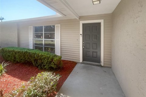 House in Lutz, Florida 3 bedrooms, 129.97 sq.m. № 1376362 - photo 2