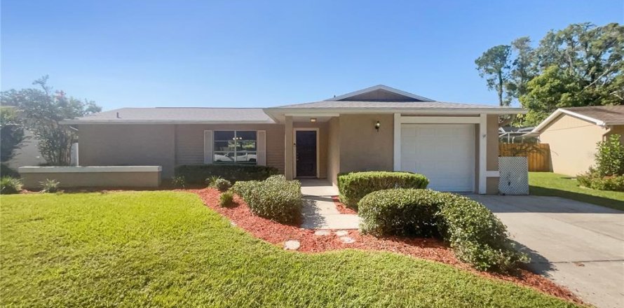 House in Lutz, Florida 3 bedrooms, 129.97 sq.m. № 1376362