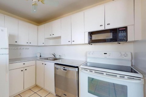 Condo in Aventura, Florida, 1 bedroom  № 1375973 - photo 11