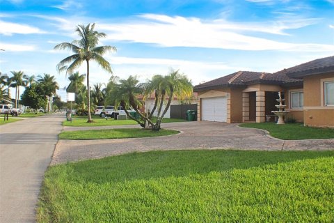 Villa ou maison à vendre à Miami, Floride: 5 chambres, 200.48 m2 № 1375971 - photo 12