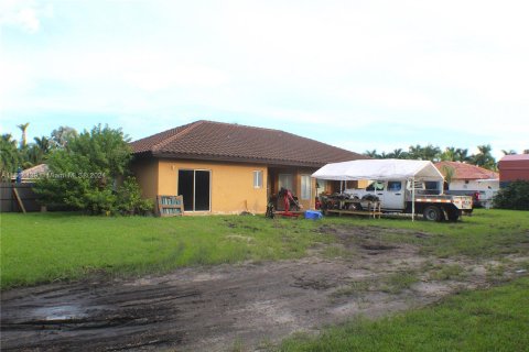 House in Miami, Florida 5 bedrooms, 200.48 sq.m. № 1375971 - photo 21