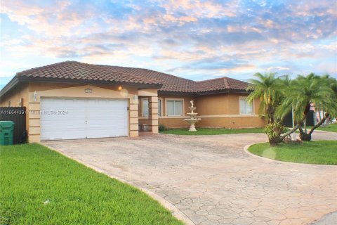 Villa ou maison à vendre à Miami, Floride: 5 chambres, 200.48 m2 № 1375971 - photo 1