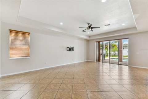 House in Tampa, Florida 4 bedrooms, 389.07 sq.m. № 1244312 - photo 8