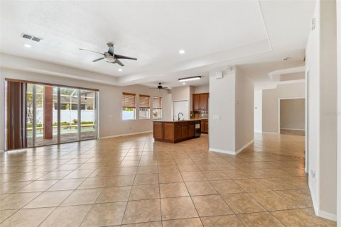 House in Tampa, Florida 4 bedrooms, 389.07 sq.m. № 1244312 - photo 9