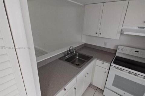 Condo in Aventura, Florida, 1 bedroom  № 1395096 - photo 3