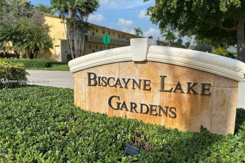 Condo in Aventura, Florida, 1 bedroom  № 1395096 - photo 1