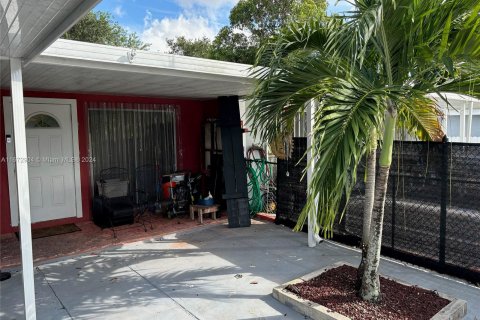 Townhouse in Miami Gardens, Florida 2 bedrooms, 75.81 sq.m. № 1395095 - photo 1