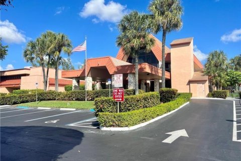 Condominio en venta en Margate, Florida, 2 dormitorios, 102.66 m2 № 618565 - foto 1