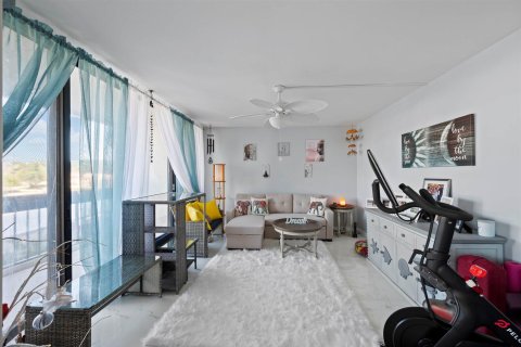 Condo in West Palm Beach, Florida, 3 bedrooms  № 1118615 - photo 25