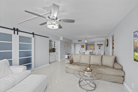 Condo in West Palm Beach, Florida, 3 bedrooms  № 1118615 - photo 30