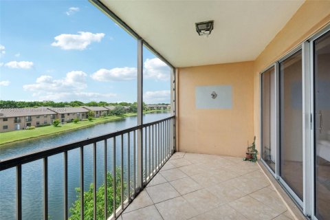 Condo in Sunrise, Florida, 2 bedrooms  № 1316033 - photo 2