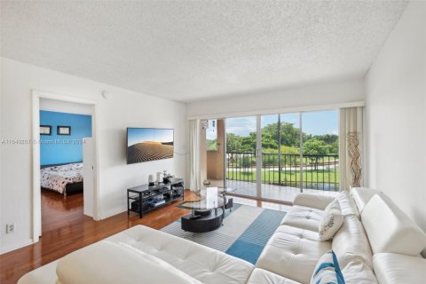 Condo in Sunrise, Florida, 2 bedrooms  № 1316033 - photo 11