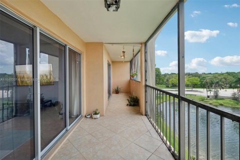 Copropriété à vendre à Sunrise, Floride: 2 chambres, 99.78 m2 № 1316033 - photo 3