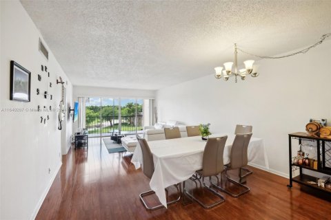 Copropriété à vendre à Sunrise, Floride: 2 chambres, 99.78 m2 № 1316033 - photo 6