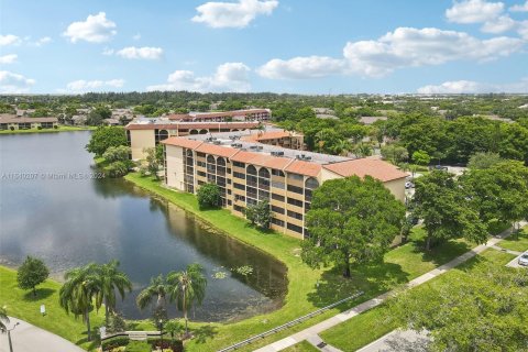 Copropriété à vendre à Sunrise, Floride: 2 chambres, 99.78 m2 № 1316033 - photo 22