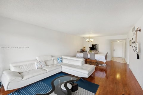 Condo in Sunrise, Florida, 2 bedrooms  № 1316033 - photo 10