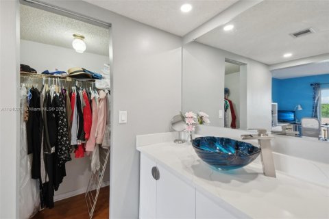 Condo in Sunrise, Florida, 2 bedrooms  № 1316033 - photo 18