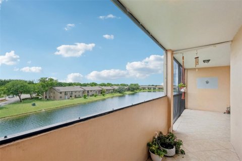 Copropriété à vendre à Sunrise, Floride: 2 chambres, 99.78 m2 № 1316033 - photo 1