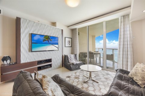 Condo in Sunny Isles Beach, Florida, 2 bedrooms  № 1217601 - photo 6