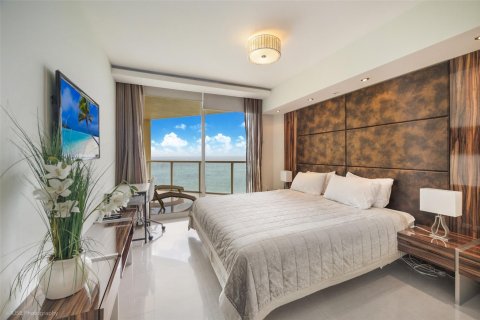 Condo in Sunny Isles Beach, Florida, 2 bedrooms  № 1217601 - photo 11