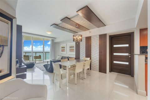 Condominio en venta en Sunny Isles Beach, Florida, 2 dormitorios, 150.78 m2 № 1217601 - foto 8