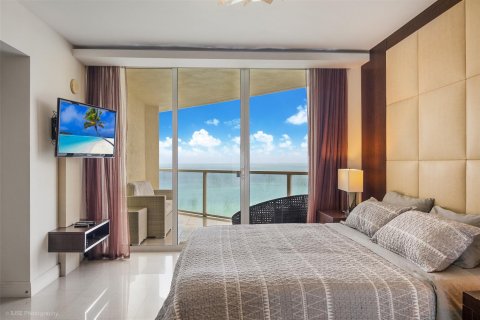 Condo in Sunny Isles Beach, Florida, 2 bedrooms  № 1217601 - photo 22