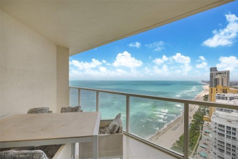 Condo in Sunny Isles Beach, Florida, 2 bedrooms  № 1217601 - photo 26