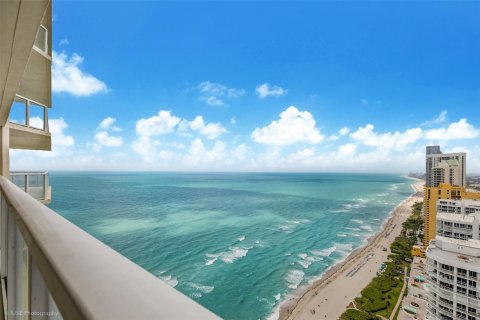 Condo in Sunny Isles Beach, Florida, 2 bedrooms  № 1217601 - photo 27