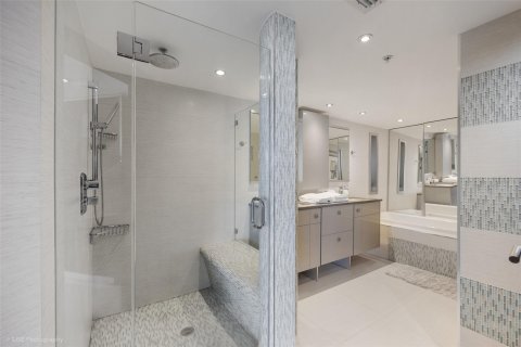 Condo in Sunny Isles Beach, Florida, 2 bedrooms  № 1217601 - photo 18