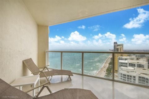 Condominio en venta en Sunny Isles Beach, Florida, 2 dormitorios, 150.78 m2 № 1217601 - foto 9