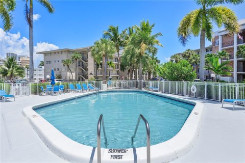 Condo in Hallandale Beach, Florida, 1 bedroom  № 1319354 - photo 26