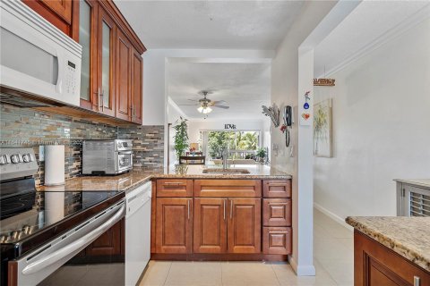 Copropriété à vendre à Hallandale Beach, Floride: 1 chambre, 65.03 m2 № 1319354 - photo 15