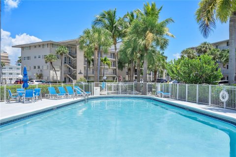 Condo in Hallandale Beach, Florida, 1 bedroom  № 1319354 - photo 27