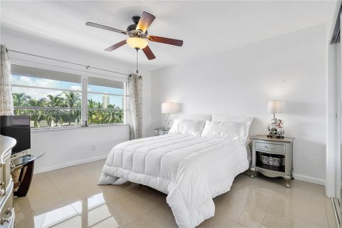 Condo in Hallandale Beach, Florida, 1 bedroom  № 1319354 - photo 19