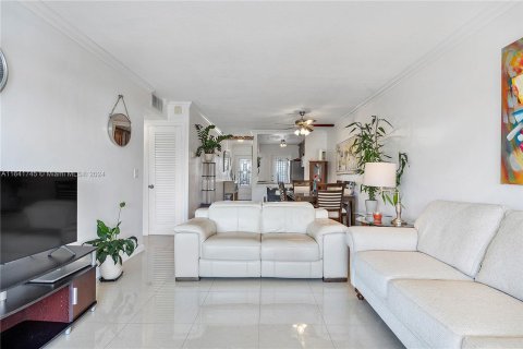 Condominio en venta en Hallandale Beach, Florida, 1 dormitorio, 65.03 m2 № 1319354 - foto 7