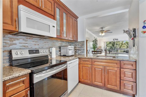 Copropriété à vendre à Hallandale Beach, Floride: 1 chambre, 65.03 m2 № 1319354 - photo 16