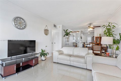 Condominio en venta en Hallandale Beach, Florida, 1 dormitorio, 65.03 m2 № 1319354 - foto 8