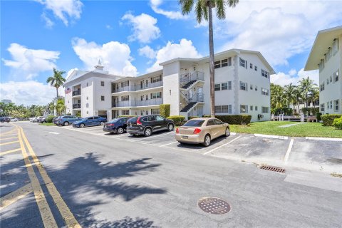 Condo in Hallandale Beach, Florida, 1 bedroom  № 1319354 - photo 2