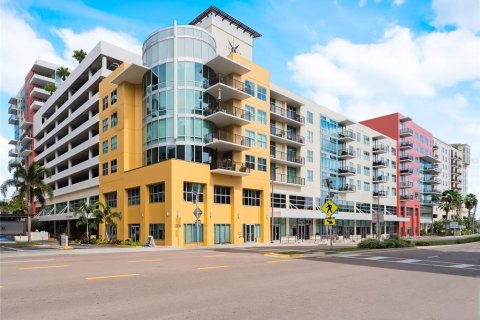 Condo in Tampa, Florida, 2 bedrooms  № 1417427 - photo 1