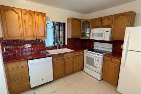 Condo in North Miami Beach, Florida, 1 bedroom  № 1006822 - photo 4