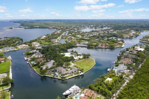 Купить земельный участок в Корал-Гейблс, Флорида № 1007069 - фото 23