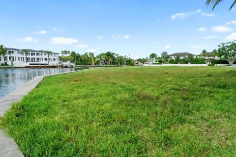 Купить земельный участок в Корал-Гейблс, Флорида № 1007069 - фото 15