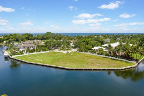 Купить земельный участок в Корал-Гейблс, Флорида № 1007069 - фото 1
