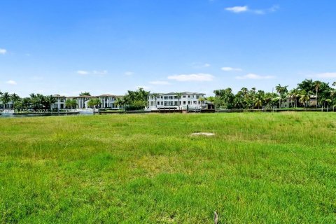 Купить земельный участок в Корал-Гейблс, Флорида № 1007069 - фото 18