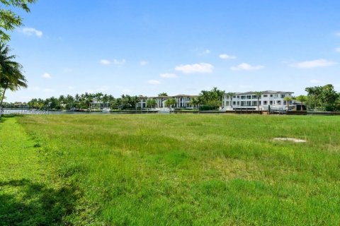 Купить земельный участок в Корал-Гейблс, Флорида № 1007069 - фото 17