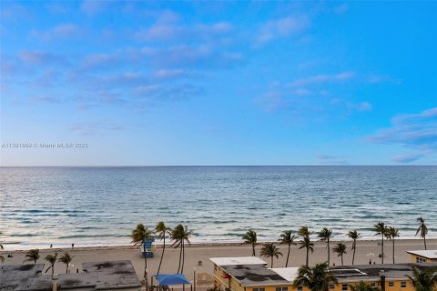 Condominio en venta en Hollywood, Florida, 1 dormitorio, 64.94 m2 № 932258 - foto 3