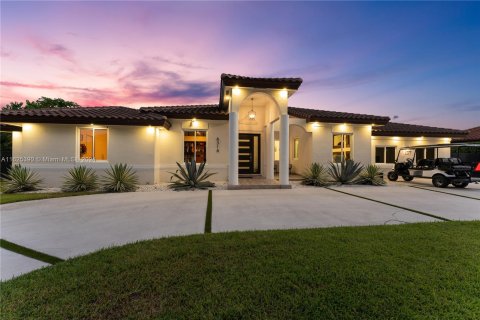 Villa ou maison à vendre à Cutler Bay, Floride: 4 chambres, 273.78 m2 № 1272009 - photo 2