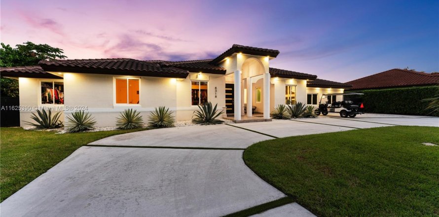 Villa ou maison à Cutler Bay, Floride 4 chambres, 273.78 m2 № 1272009